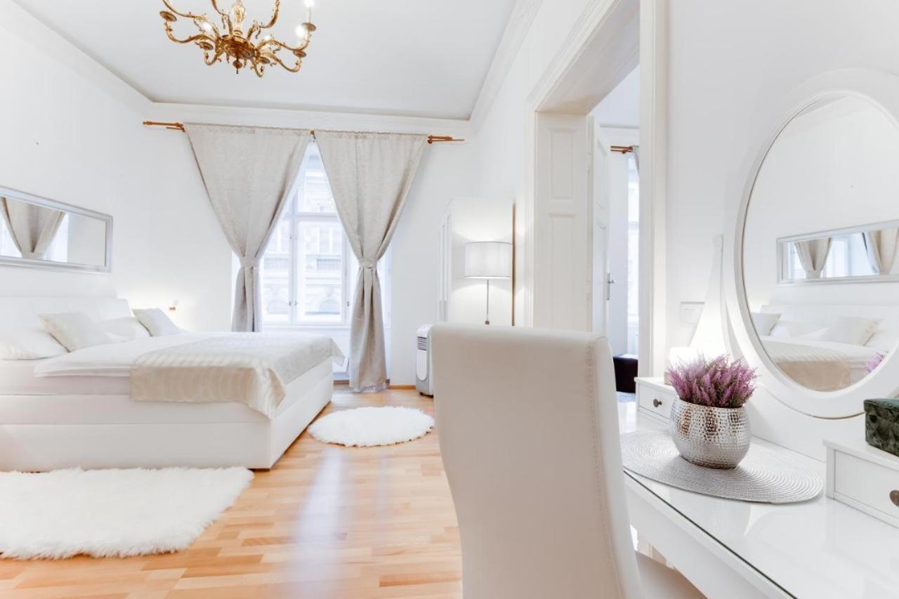 Wenceslas Square Royal Apartament *